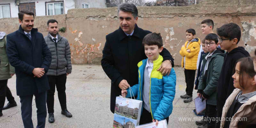 Vali Aydın’dan tarihi ilçeye ziyaret: “Hakikaten eşsiz konaklarımız var burada”