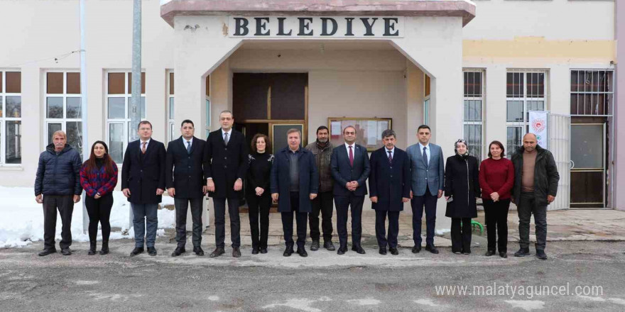 Vali Aydoğdu, Altınbaşak Belediyesini ziyaret etti