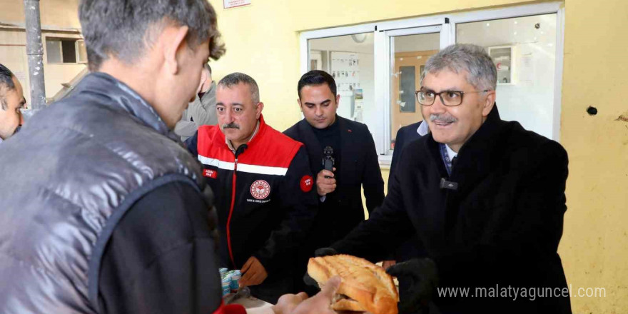 Vali Cahit Çelik, patates depolama ve paketleme alanında incelemelerde bulundu