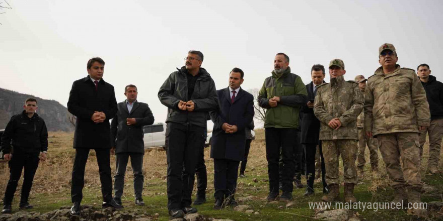 Vali Çelik yapımı devam eden karakol ve sınır duvarı çalışmalarını inceledi