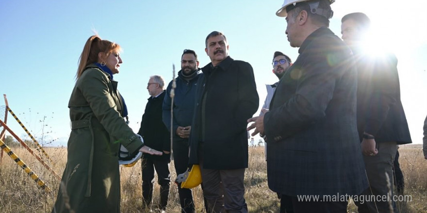 Vali Çiftçi, Karaz radyo istasyonunda incelemelerde bulundu