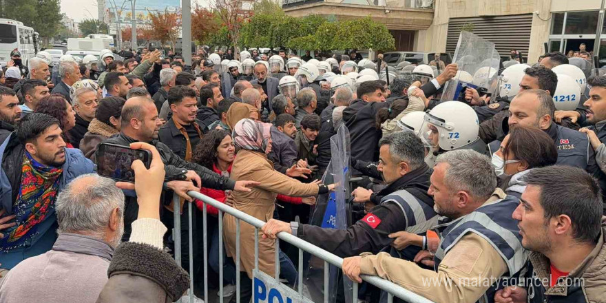 'Vali çık lan buraya' diyen gösterici gözaltına alındı