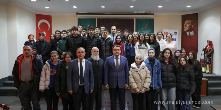 Vali Işın “Müzikçe Pazartesi Söyleşileri”nin konuğu oldu