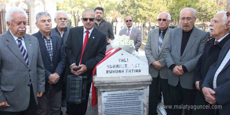 Vali Muammer Bey mezarı başında anıldı