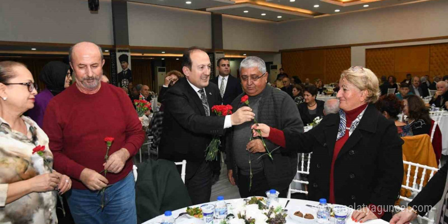 Vali Pehlivan: 'Sadece bugün değil, her gün öğretmenlerimiz başımızın tacıdır'