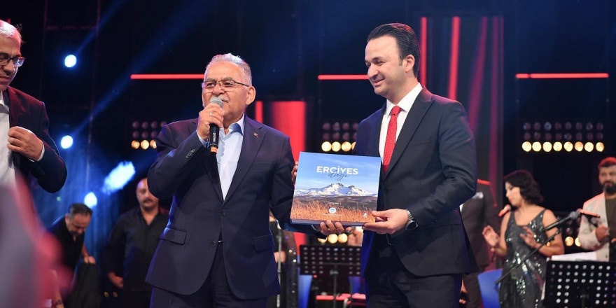 Valilik ve Büyükşehir’den TRT sanatçıları şehir konserleri ile Kayseri’ye unutulmaz müzik keyfi