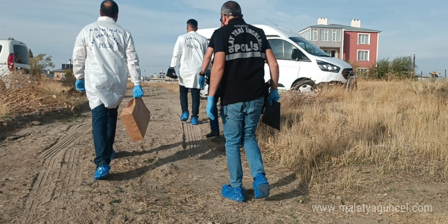 Van Gölü sahilinde Rojin’e ait olduğu iddia edilen kıyafet parçaları bulundu