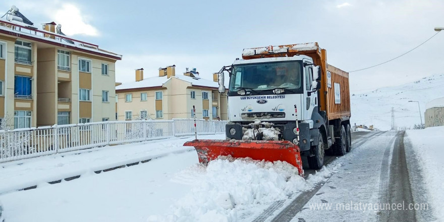 Van’da 131 yerleşim yerinin yolu ulaşıma kapandı