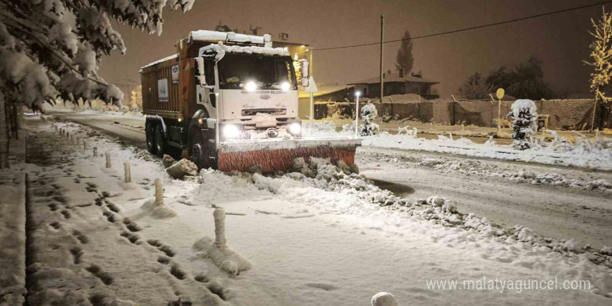 Van’da 131 yerleşim yerinin yolu ulaşıma kapandı