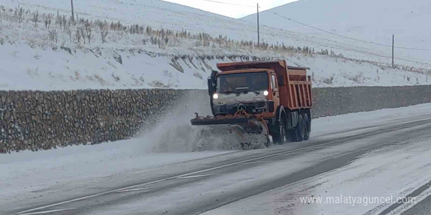 Van’da 21 yerleşim yerinin yolu ulaşıma kapandı