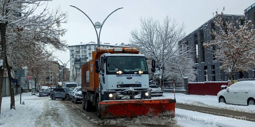 Van’da 493 yerleşim yerinin yolu ulaşıma kapandı