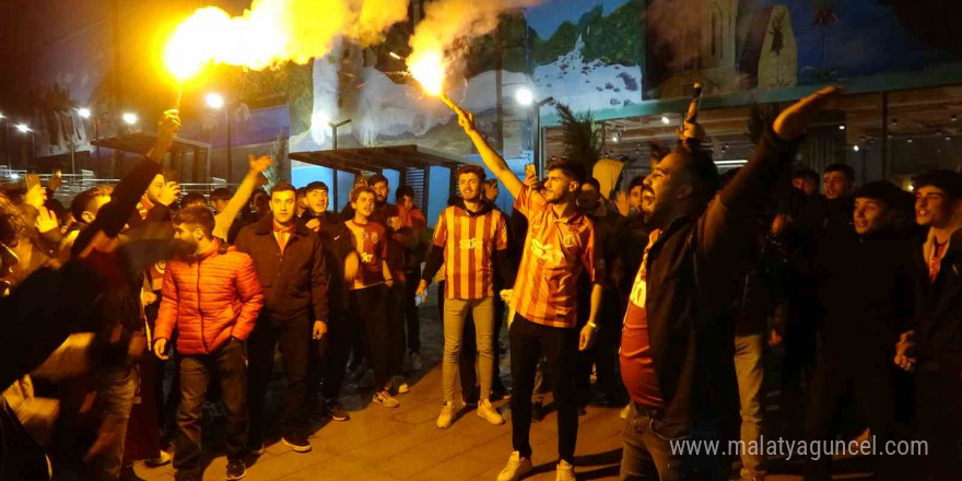 Van’da Galatasaraylı taraftarların derbi coşkusu