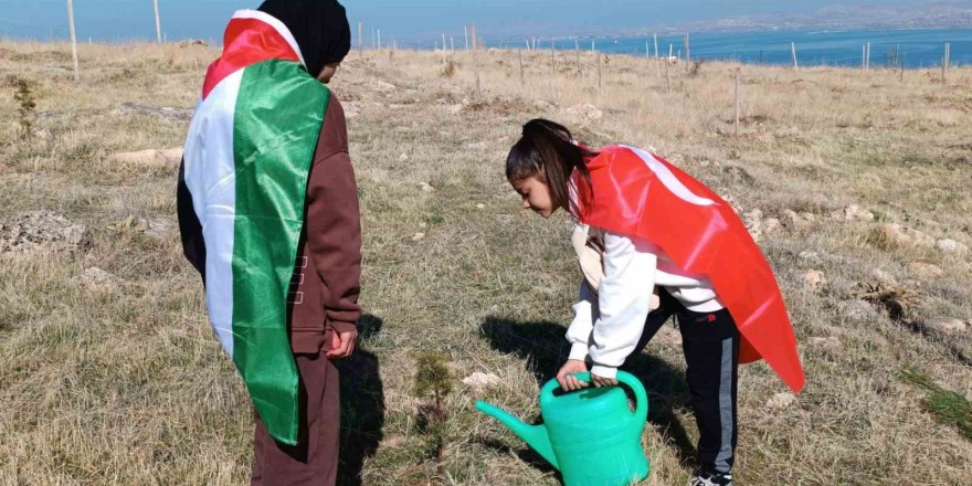 Van’da Gazzeli çocuklar adına fidan dikildi