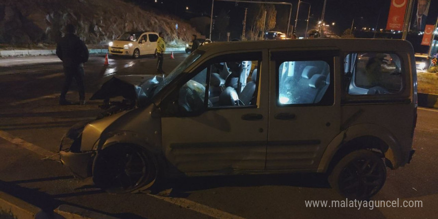 Van’da iki ayrı trafik kazası: 1 ölü 5 yaralı