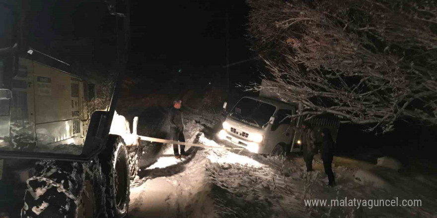 Van’da kapanan 420 yerleşim yolunun 280’i ulaşıma açıldı