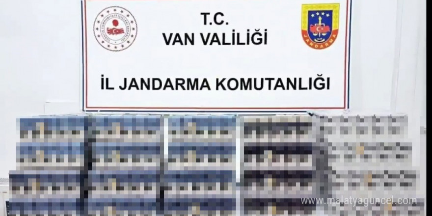 Van’da kayısı çuvalların içerisinde bin 490 paket kaçak sigara ele geçirildi