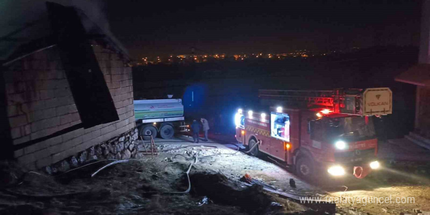 Van’da tandır evi alevlere teslim oldu