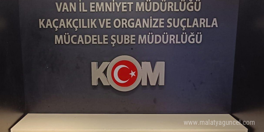 Van’da yaklaşık 60 milyon TL değerinde gümrük kaçağı 20 kilo külçe altın ele geçirildi