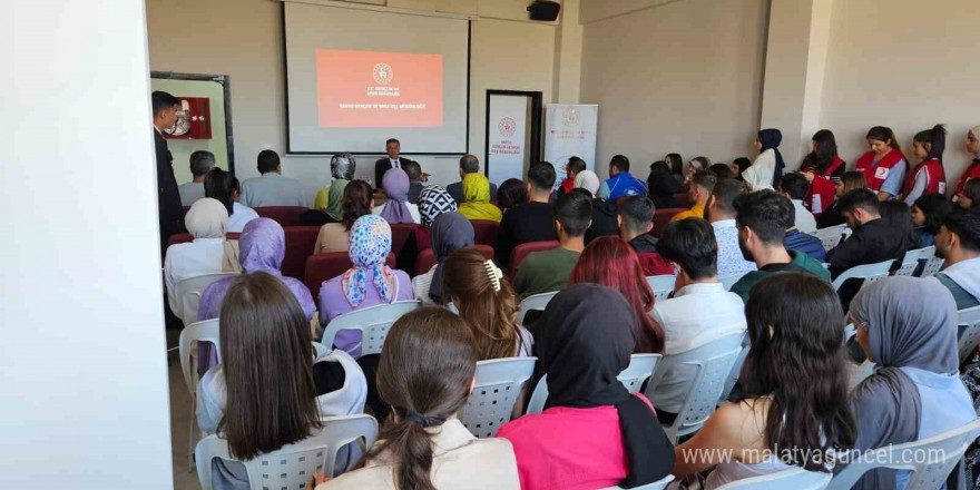 Varto’daki üniversite öğrencileri için ‘Çarşamba Semineri’ başladı