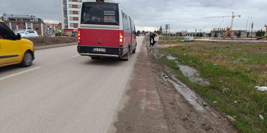 Vatandaşlar bu caddenin eksikliklerinin giderilmesi istiyor