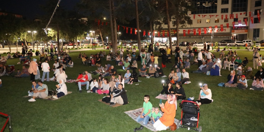 Vatandaşlar sinema günleri ile rengarenk bir akşam yaşadı