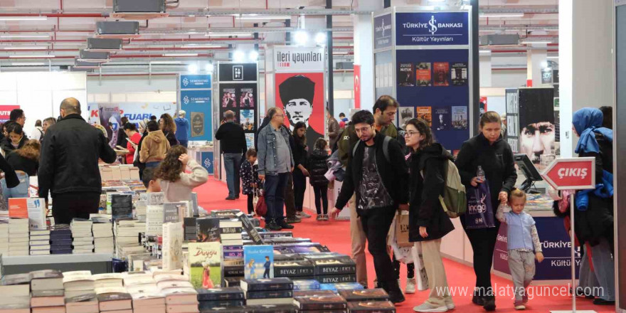 Vatandaşlardan Aydın Büyükşehir’in Kitap Fuarı’na yoğun ilgi