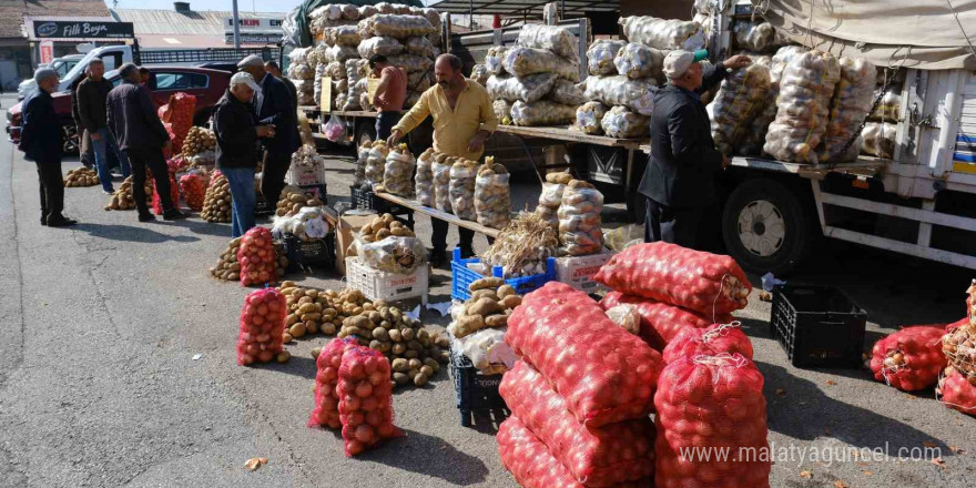 Vatandaşların kışlık patates ve soğan stoku başladı