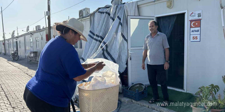 Vefakar depremzede anne, motosikletini iyilik için sürüyor