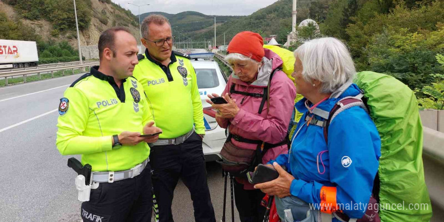 Venedik’ten yola çıkan 73 ve 79 yaşındaki kadın yazarların yürüyerek  İpekyolu yolculuğu