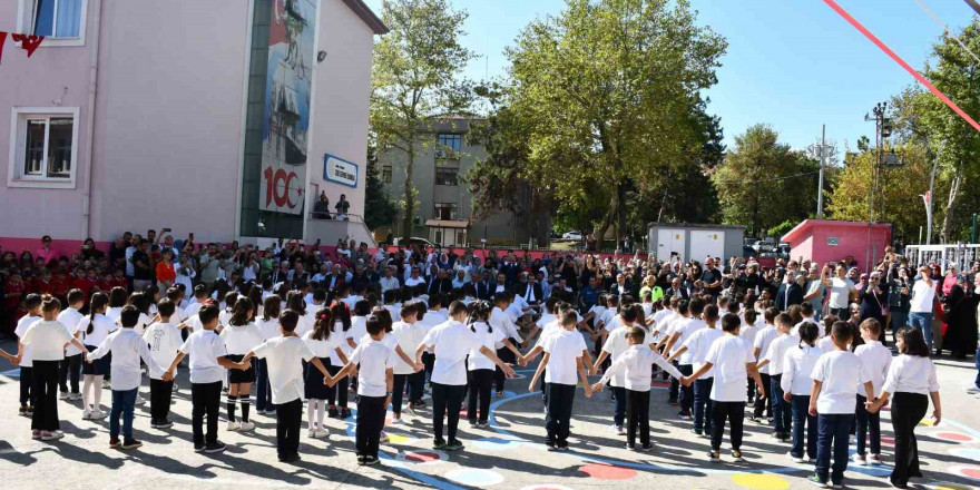 Vezirköprü’de İlköğretim Haftası kutlaması