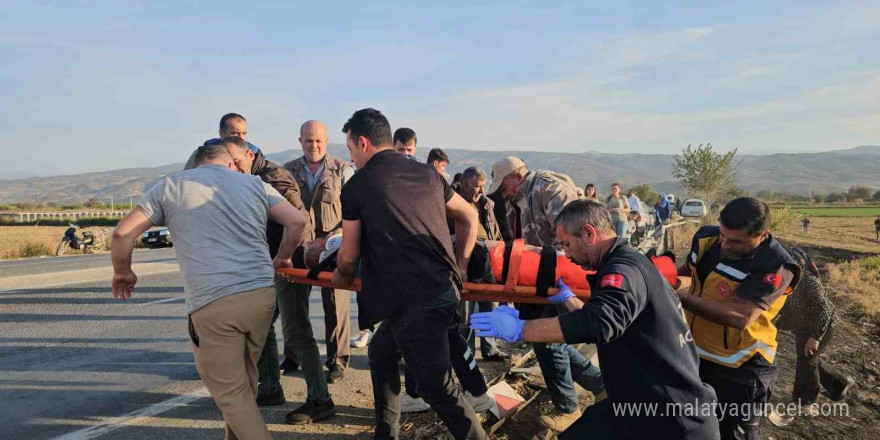 Viraja hızlı giren otomobil ve motosiklet ardı ardına kaza yaptı: 1 yaralı