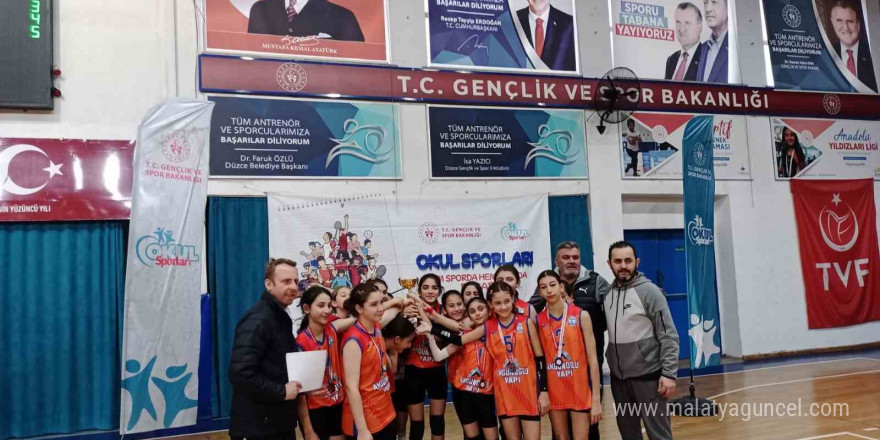 Voleybol küçüklerde şampiyonlar belli oldu