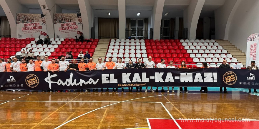 Voleybol maçında Jandarmadan Kadına Şiddet farkındalığı