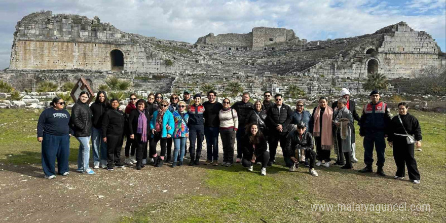 Yabancı turistlere Jandarmadan doğa sevgisi