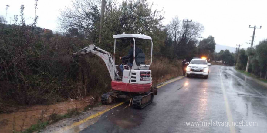 Yağmur nöbetindeki ekiplerden anlık müdahaleler