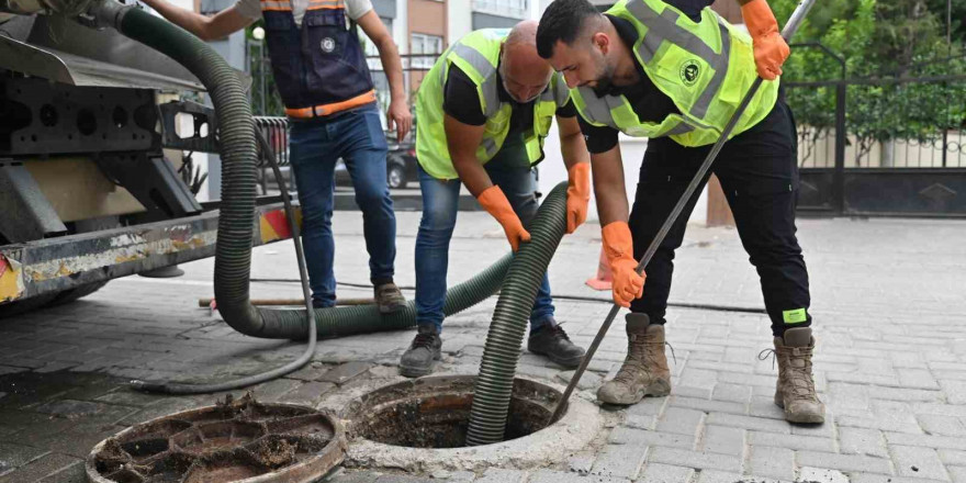 Yağmur suyu ızgaraları ve kanalizasyon hatlarında yoğun mesai