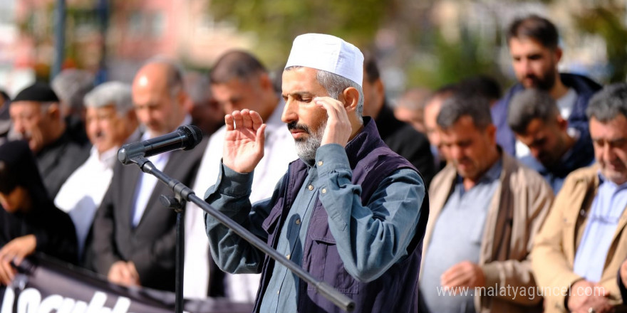 Yahya Sinvar için gıyabi cenaze namazı kılındı, taziye çadırı kuruldu