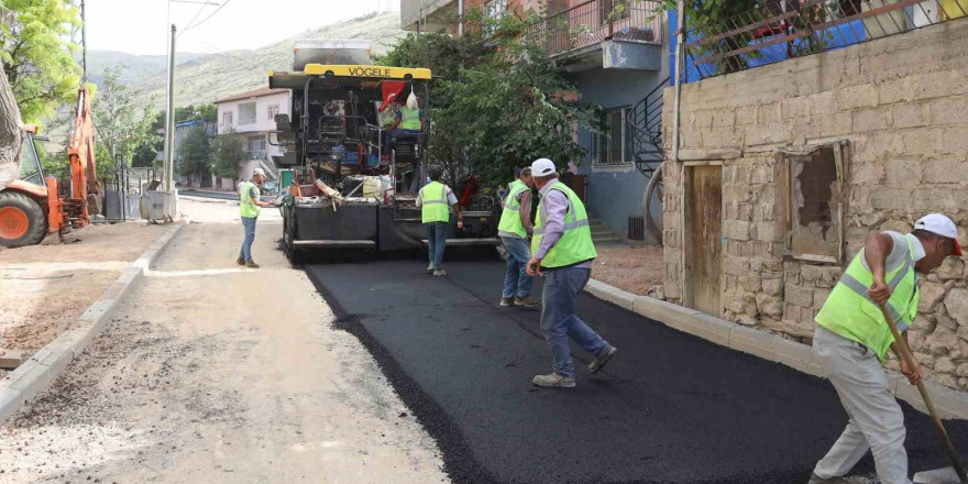 Yahyalı’da asfaltlama çalışmaları devam ediyor