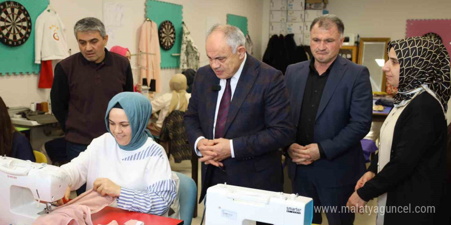 Yahyalı’da tekstil fabrikası için istihdam garantili kurs açıldı