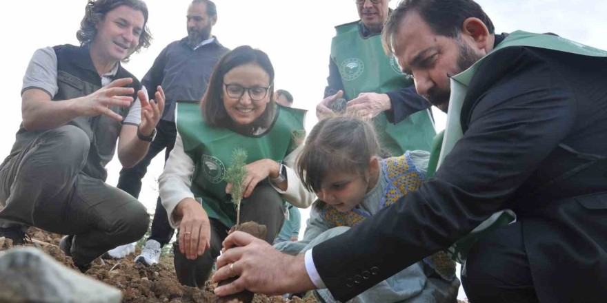 Yalova’da 11.11’de fidanlar toprakla buluştu