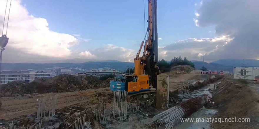 Yalova’da çöken hastane yolunun yapımına devam ediliyor