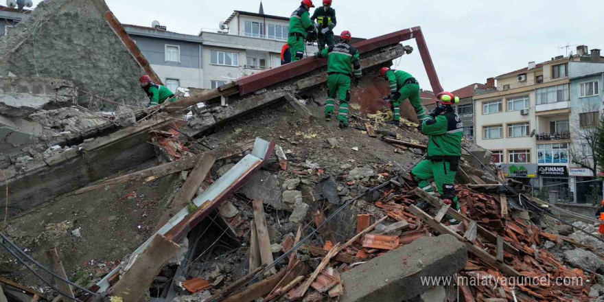 Yalova’da deprem tatbikatı gerçeğini aratmadı