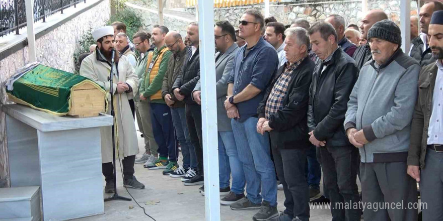 Yalova’da evinde çalışanları tarafından vahşice öldürülen girişimci kadın toprağa verildi