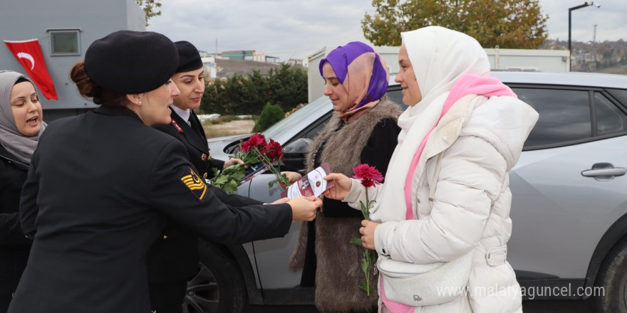 Yalova’da kadına yönelik şiddete karşı farkındalık etkinliği