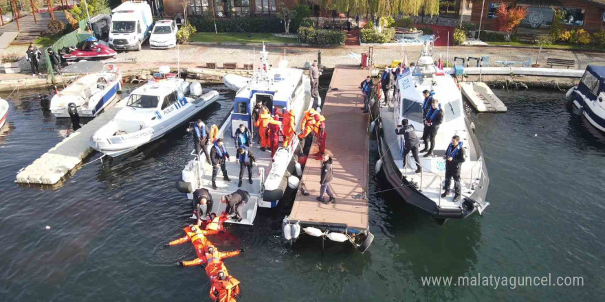 Yalova’da zorlu gemi adamı eğitimini tamamlayan polisler sertifikalarını aldı