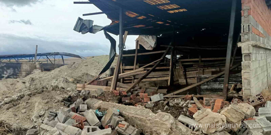 Yalvaç’ta besihane yangını: 17 hayvan telef oldu, tonlarca yem yanarak küle döndü