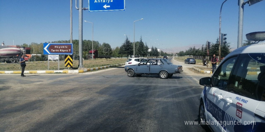 Yalvaç’ta iki otomobil çarpıştı, 1 yaralı