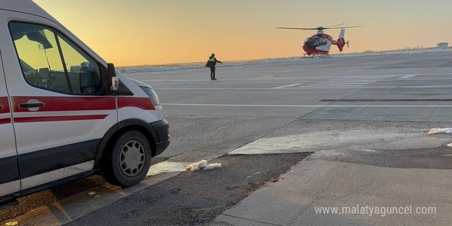 Yanık tedavisi gören 3 yaşındaki çocuk ambulans helikopterle Van’a getirildi