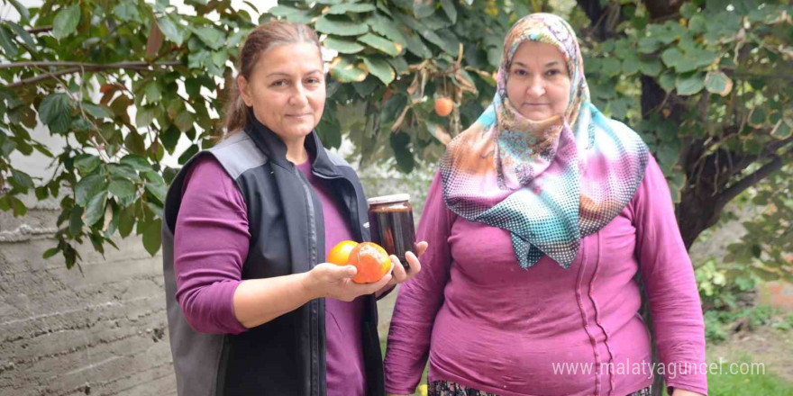 Yarım asırdır aynı yöntemle hurma pekmezi yapıyorlar