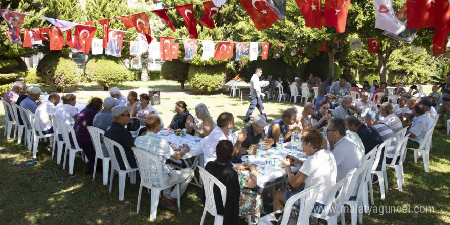 Yaş almış vatandaşlar Büyükşehir Belediyesinin etkinliklerinde eğlendi